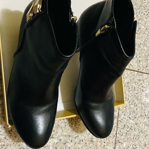 Calvin Klein Fimora Leather Booties 8M - Picture 1 of 7